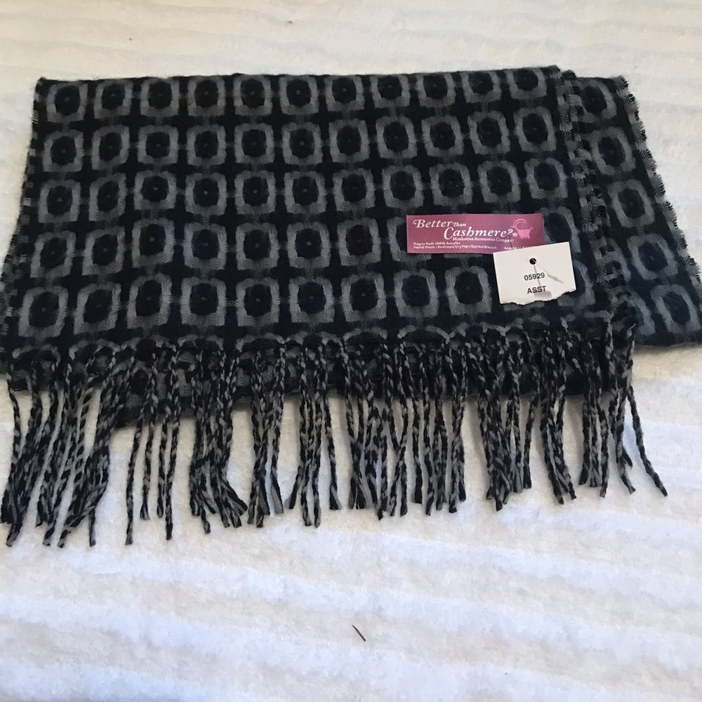 😍Beautiful Black & Silver Scarf😍